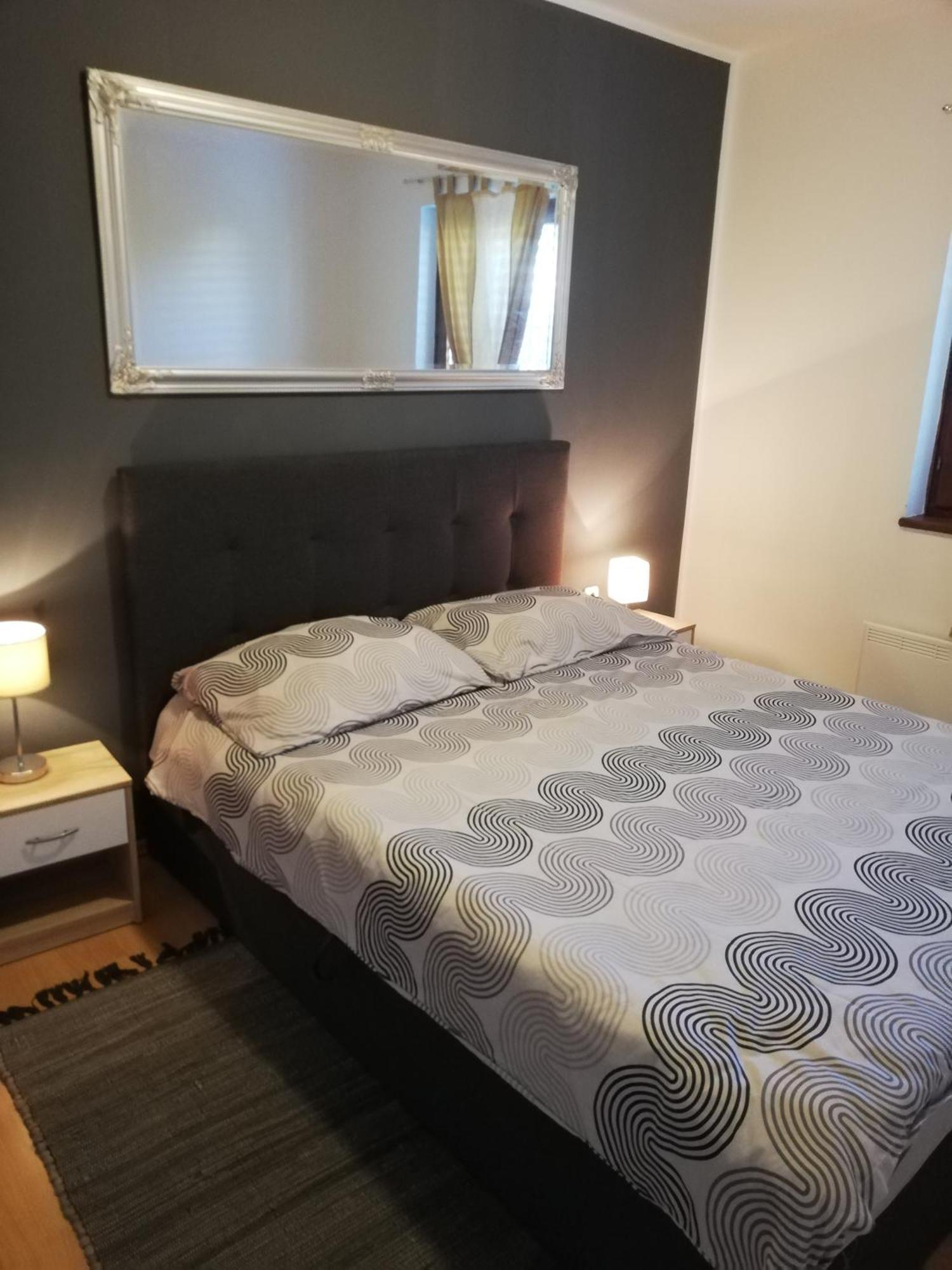 רוביני Apartments Poretti For 2,In Center Parking Free In The Yard,6 Min Beach Walk מראה חיצוני תמונה