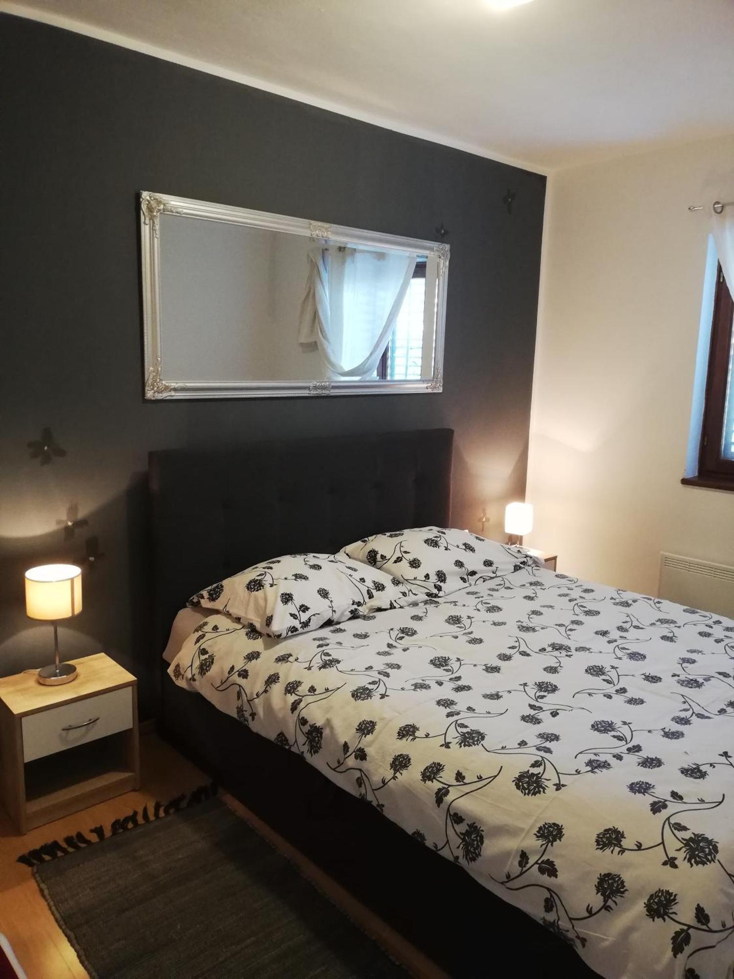 רוביני Apartments Poretti For 2,In Center Parking Free In The Yard,6 Min Beach Walk מראה חיצוני תמונה