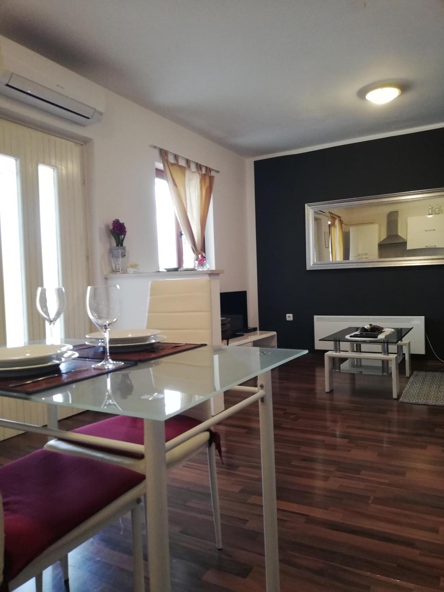רוביני Apartments Poretti For 2,In Center Parking Free In The Yard,6 Min Beach Walk מראה חיצוני תמונה