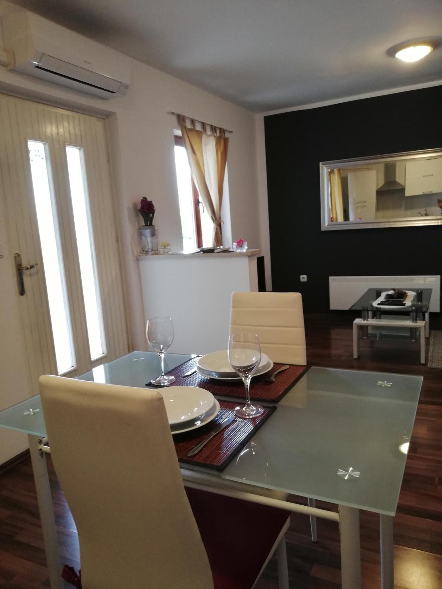 רוביני Apartments Poretti For 2,In Center Parking Free In The Yard,6 Min Beach Walk מראה חיצוני תמונה