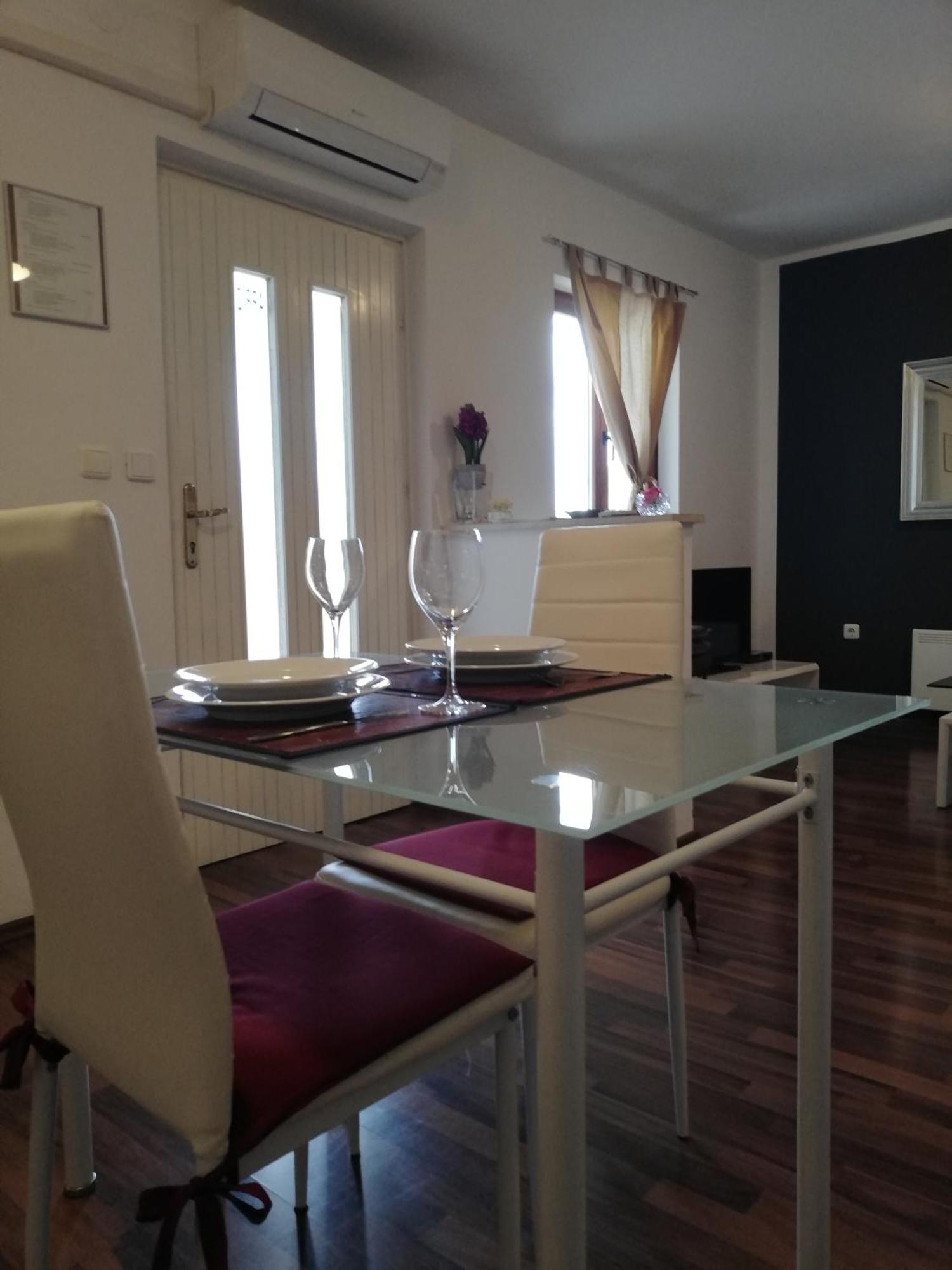 רוביני Apartments Poretti For 2,In Center Parking Free In The Yard,6 Min Beach Walk מראה חיצוני תמונה