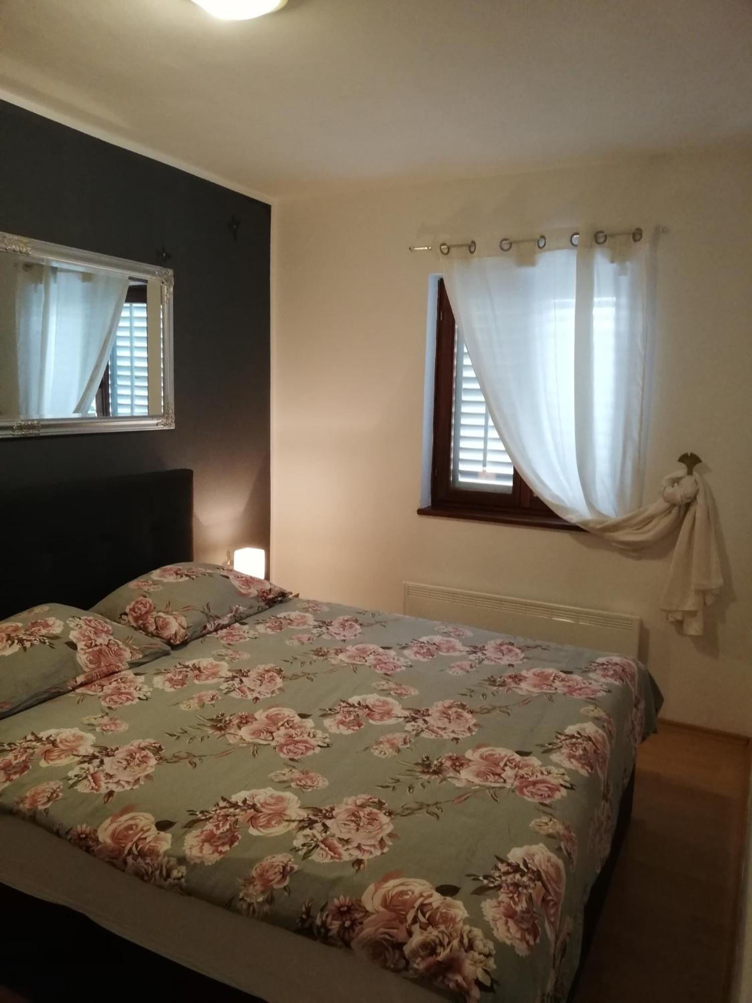 רוביני Apartments Poretti For 2,In Center Parking Free In The Yard,6 Min Beach Walk מראה חיצוני תמונה