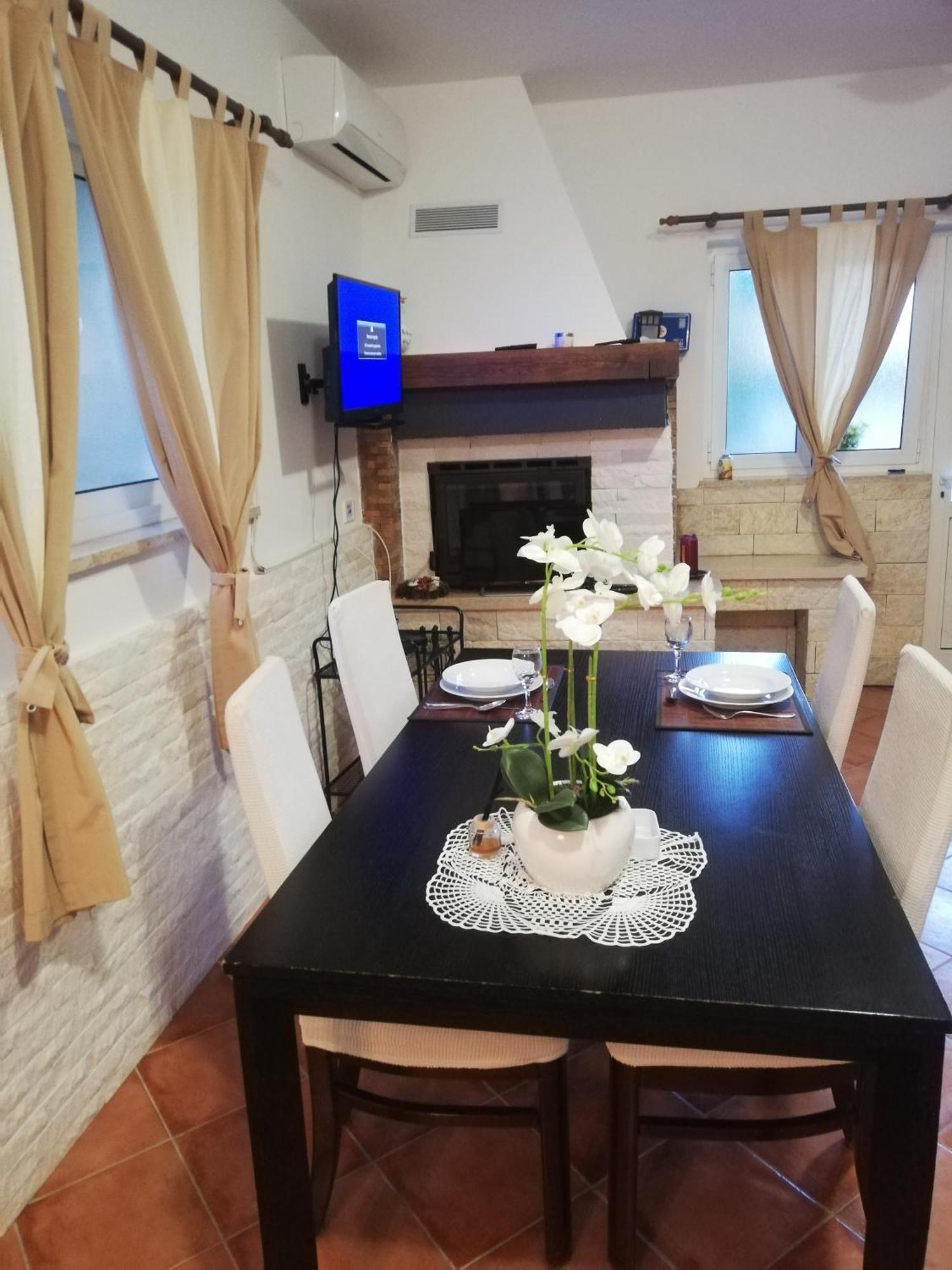 רוביני Apartments Poretti For 2,In Center Parking Free In The Yard,6 Min Beach Walk מראה חיצוני תמונה