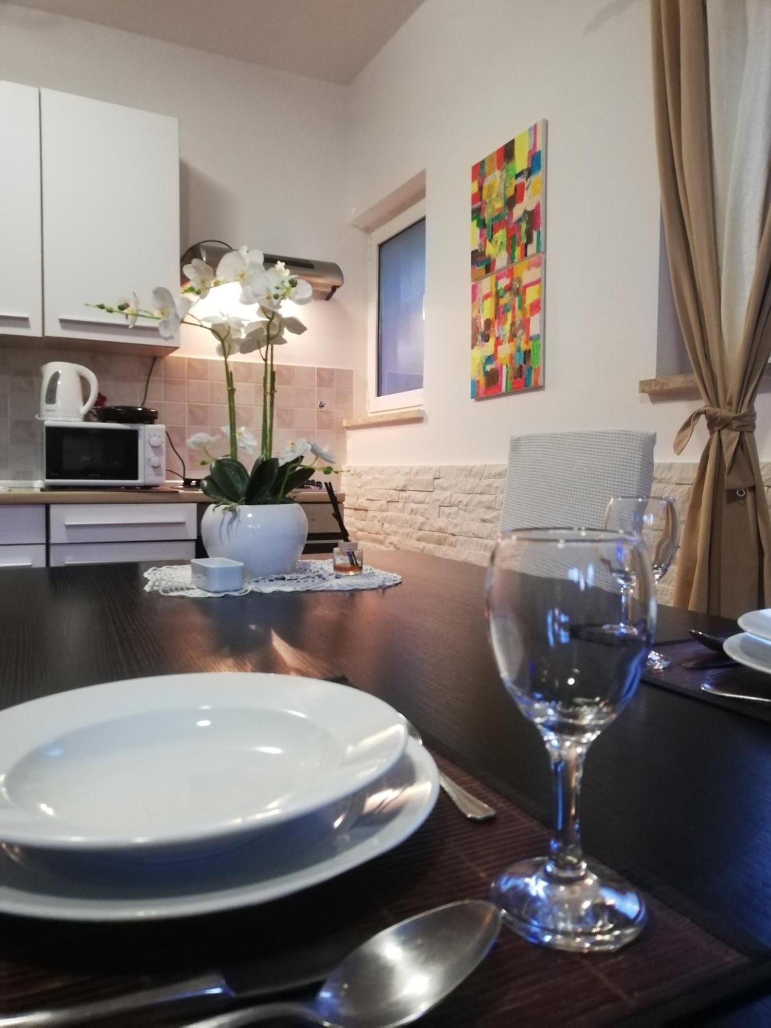 רוביני Apartments Poretti For 2,In Center Parking Free In The Yard,6 Min Beach Walk מראה חיצוני תמונה